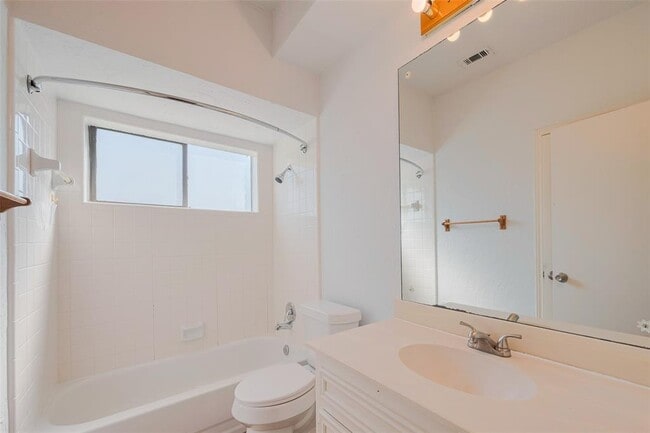 Building Photo - 12922 Ashford Chase Dr