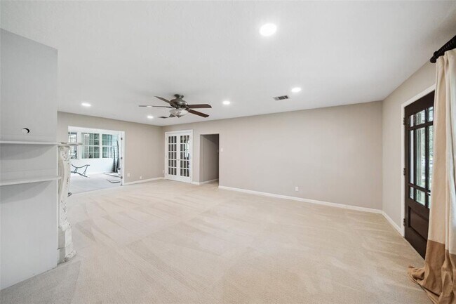 Building Photo - 13373 Southshore Dr