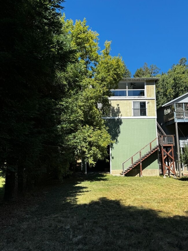 Building Photo - 1843 Square Foot River Front two level hom...