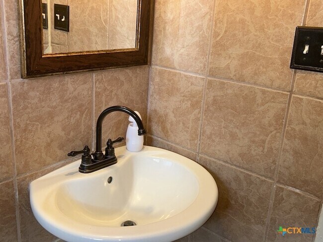 Building Photo - 1504 Redondo Dr