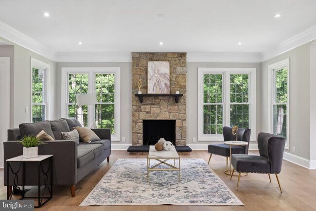Building Photo - 10899 Woodland Falls Dr