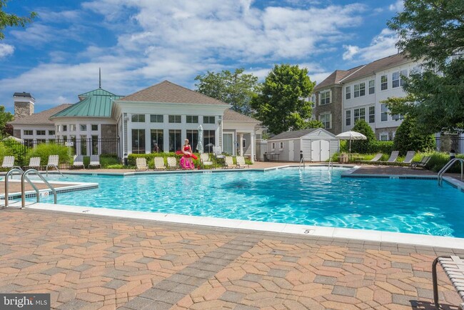 Building Photo - 43543 Patching Pond Square