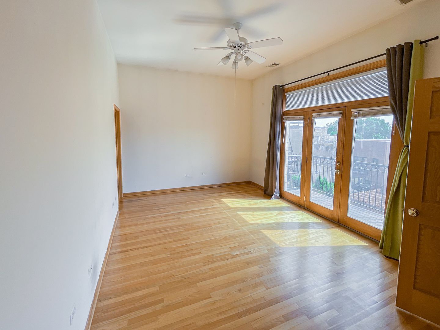 Building Photo - 2743 N Southport Ave