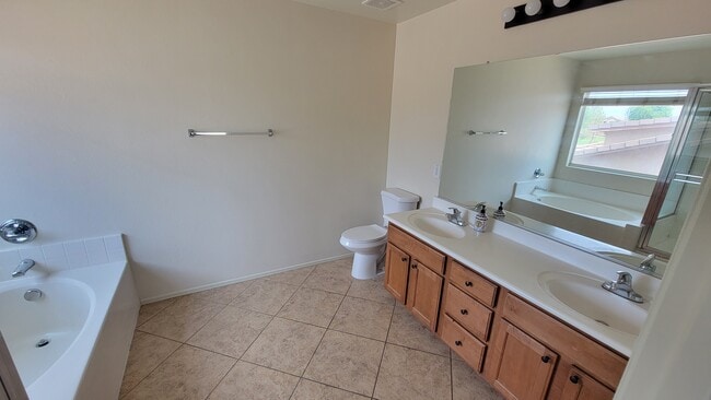 Building Photo - 4437 E Firestone Dr