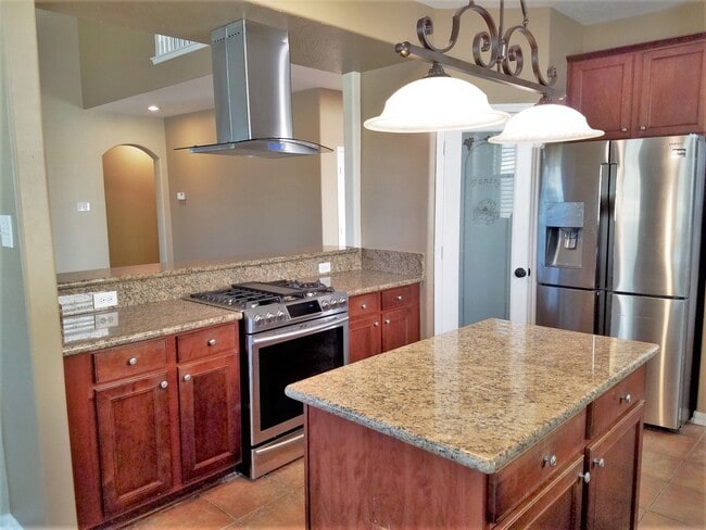 Building Photo - 2103 Blue Water Bay Dr