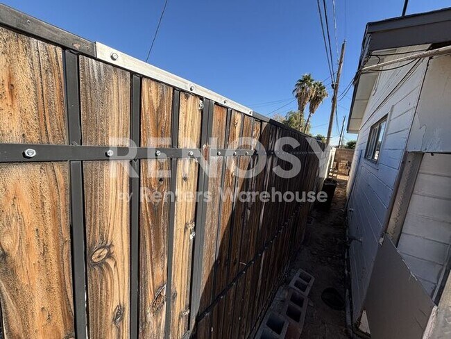 Building Photo - Modern, Solar Energy, 2-Bedroom detached Casita!