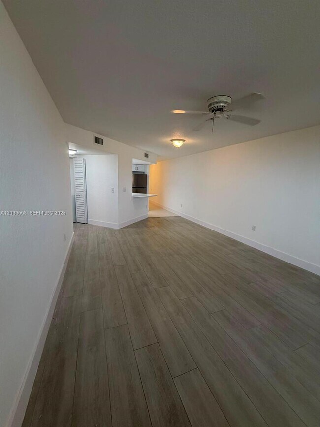 Building Photo - 8235 Lake Dr