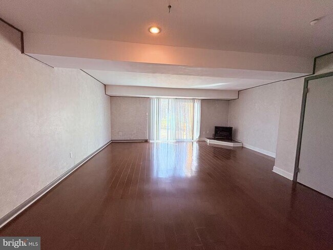 Building Photo - 1017 Oaklyn Ct