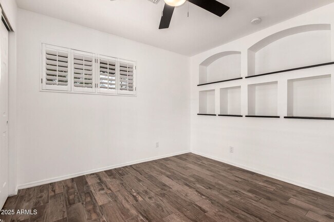 Building Photo - 538 W 13th St