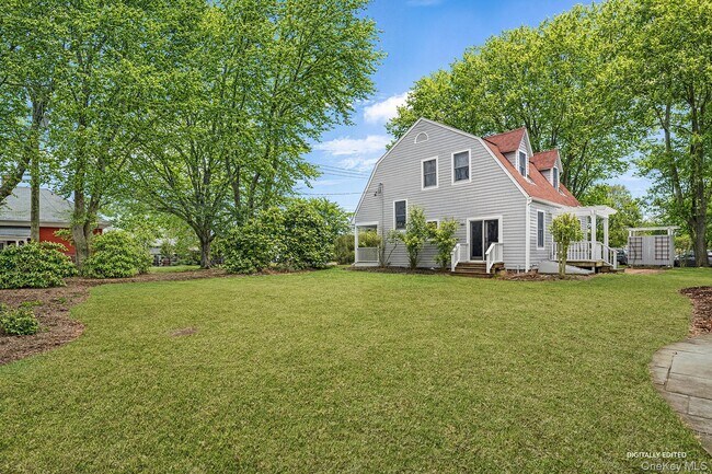 Building Photo - 150 King St