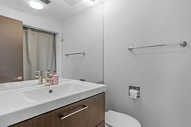 Building Photo - 501 Fenton Pl