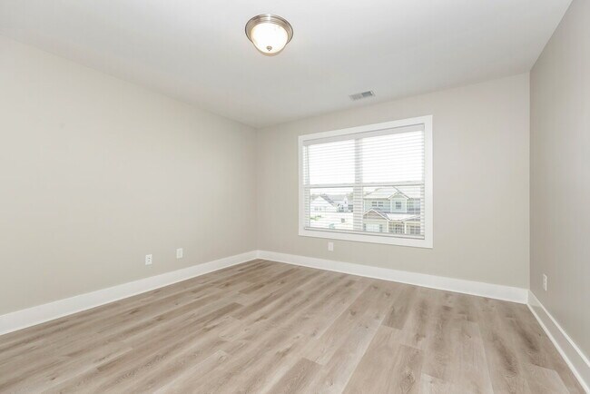 Building Photo - 4112 Stark St