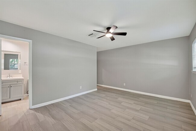 Building Photo - 7607 Tanager St