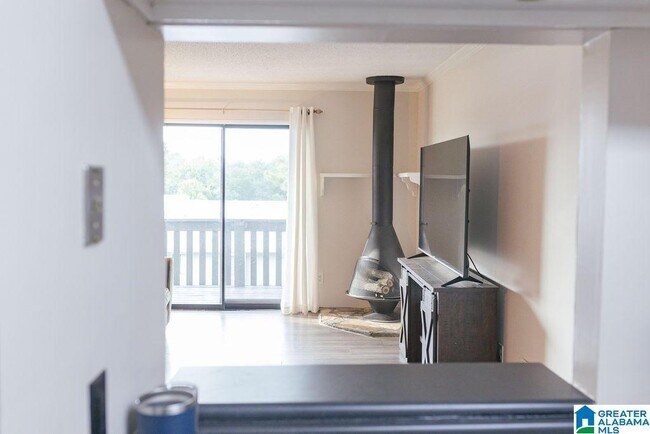 Building Photo - 1303 Woodland Vlg