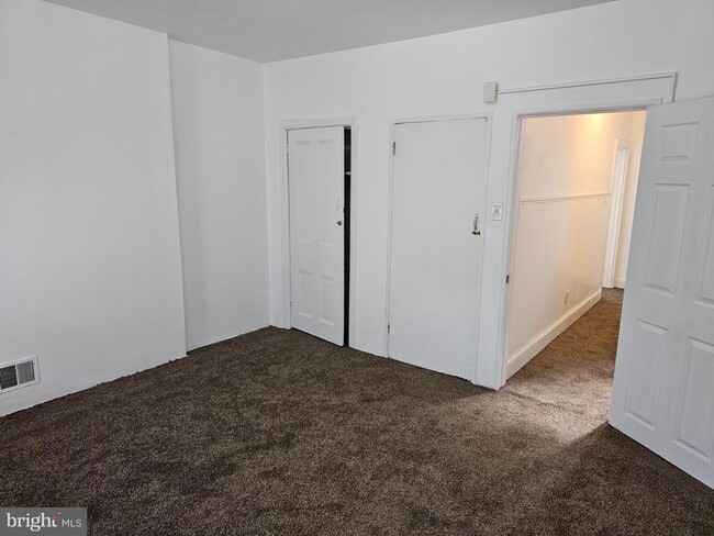 Building Photo - 43 E Silver St