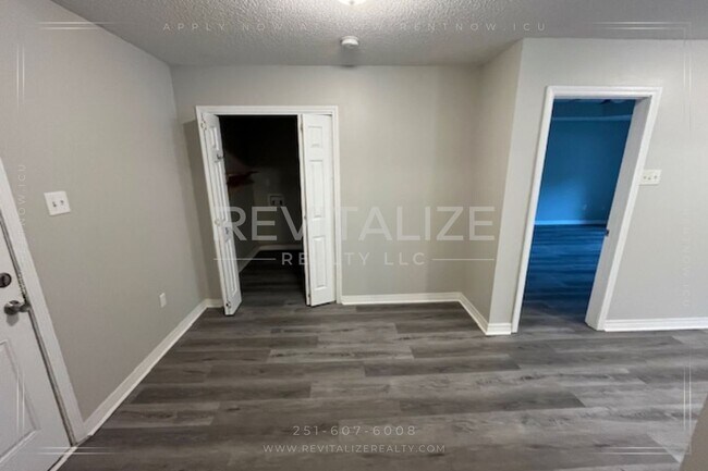 Building Photo - Newly Renovated Brick Home!