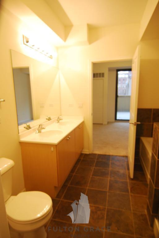 Building Photo - 1464 S MICHIGAN Ave