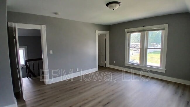 Building Photo - 949 13th St