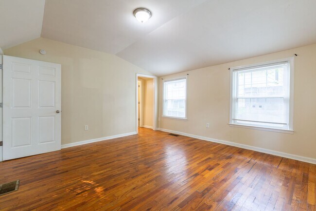 Building Photo - 4-Bedroom Rental in Prime Hapeville Location