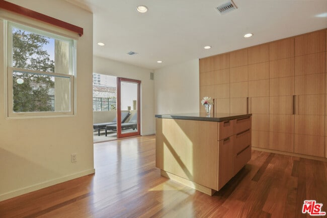 Building Photo - 217 Ashland Ave