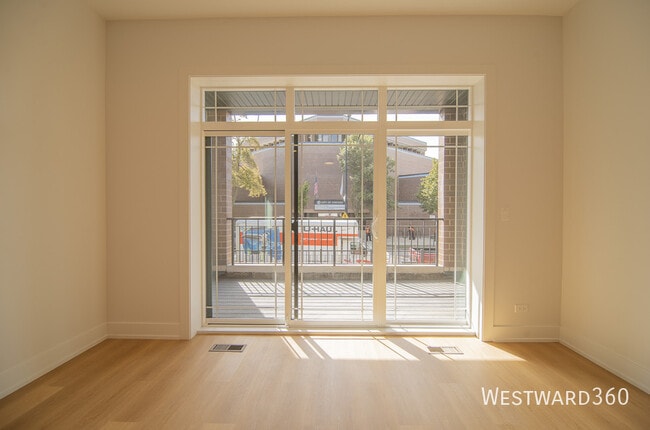 Building Photo - 2042 W Washington Blvd