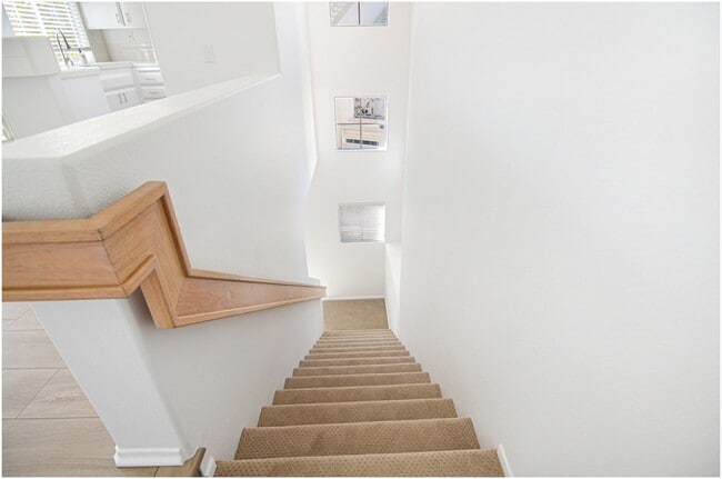 Building Photo - 2 Bedroom Condo in the Breakers!