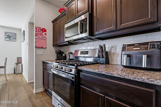 Building Photo - 6166 Hidden Psge Ave