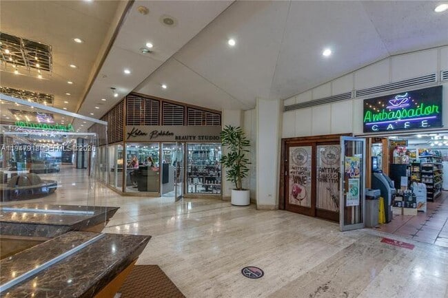 Building Photo - 801 Brickell Bay Dr