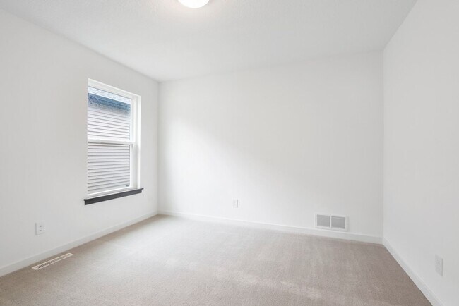 Building Photo - 127 Axlewood Dr