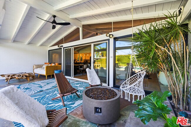 Building Photo - 22428 Victory Blvd