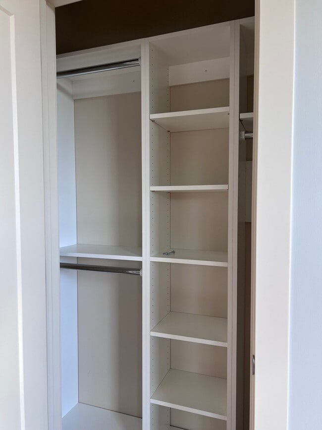 Building Photo - 1208 E 64th St