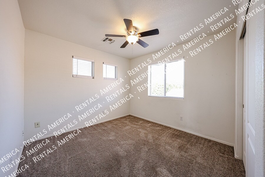 Building Photo - 14300 W Weldon Ave