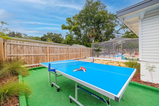 Building Photo - 1271 Woodlawn St