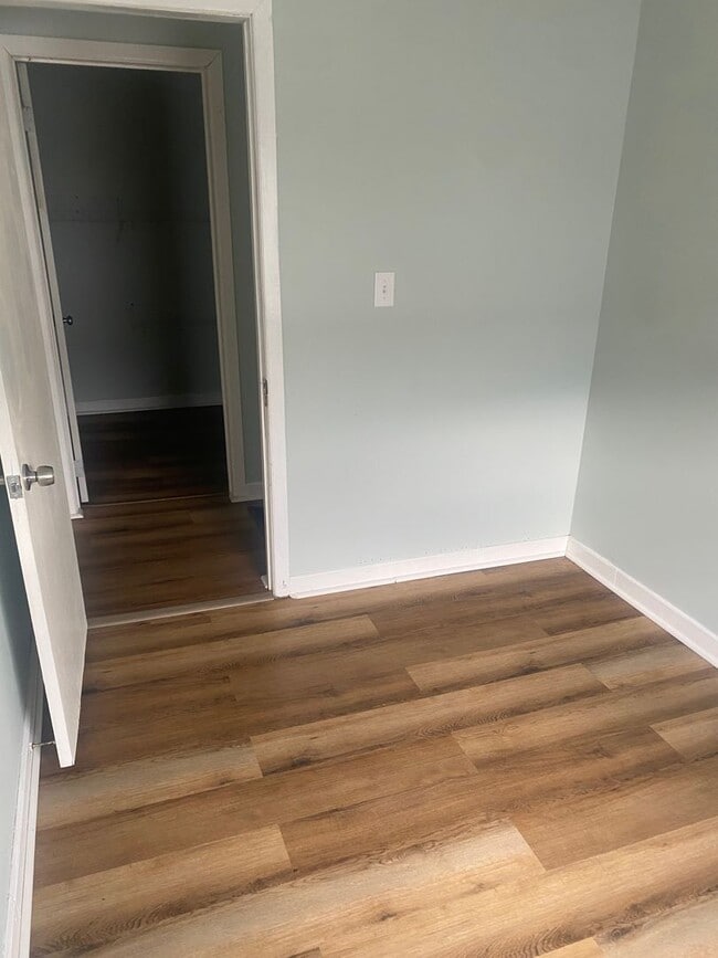 Building Photo - 933 Roosevelt Blvd