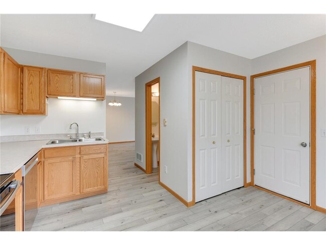 Building Photo - 15921 Finch Ln