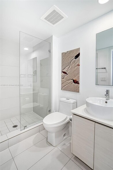 Building Photo - 2602 E Hallandale Beach Blvd