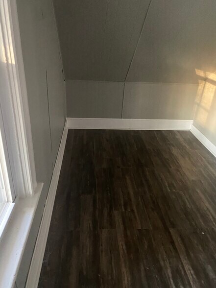 Building Photo - 48 John St