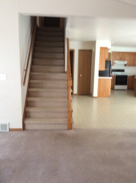 Building Photo - 288 Manette St