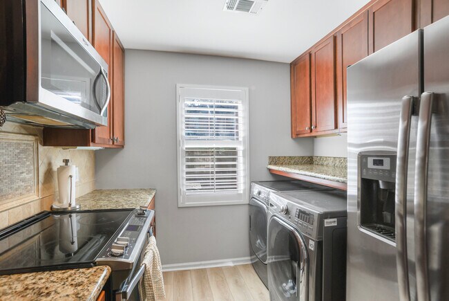 Building Photo - 115 Winding River Dr