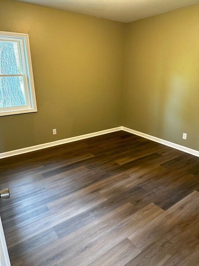 Building Photo - 3 Bedroom Home with Wooded Lot
