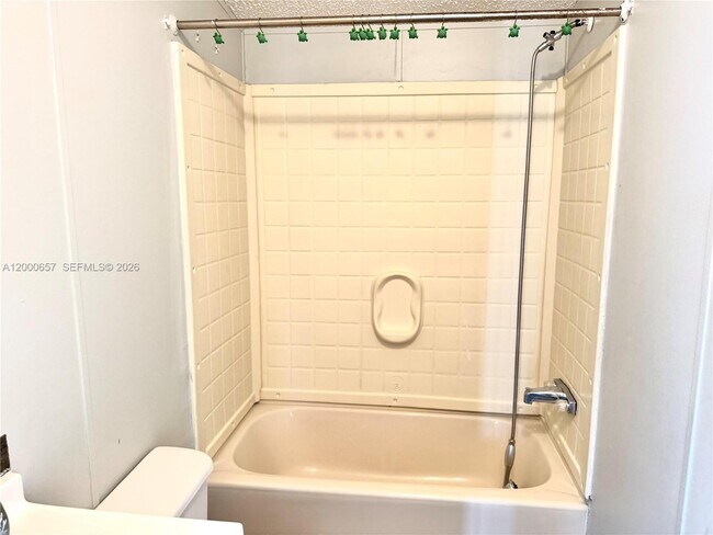 Building Photo - 220 NE 12th Ave