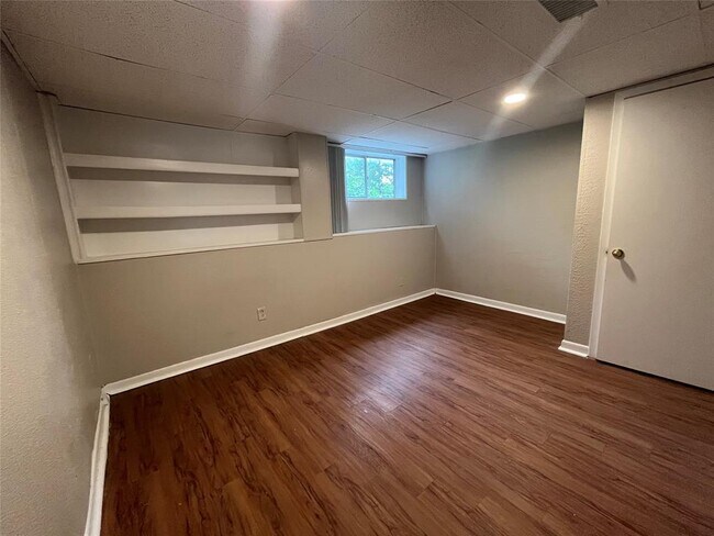 Building Photo - 3106 Duval St