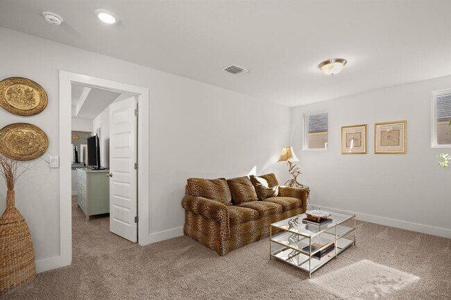 Building Photo - 7118 Silver Star Ln