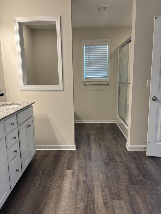 Building Photo - 335 Niblick Dr