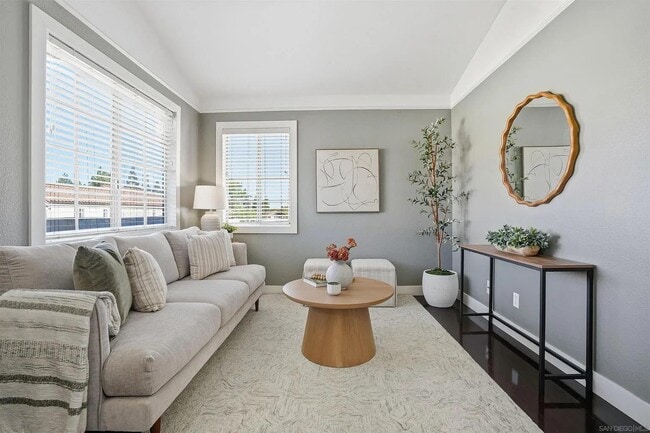 Building Photo - 757 Eastshore Terrace