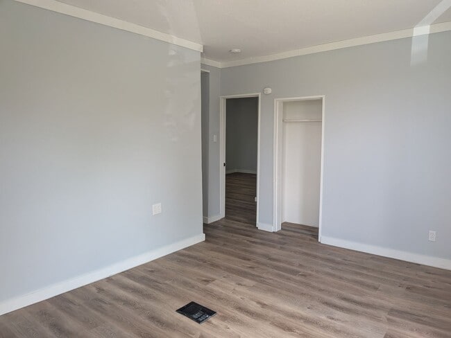 Building Photo - Move in Ready 4 Bed 2 Bath House