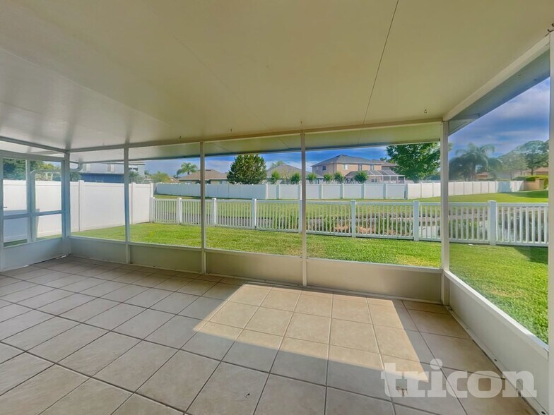 Building Photo - 27909 Breakers Dr