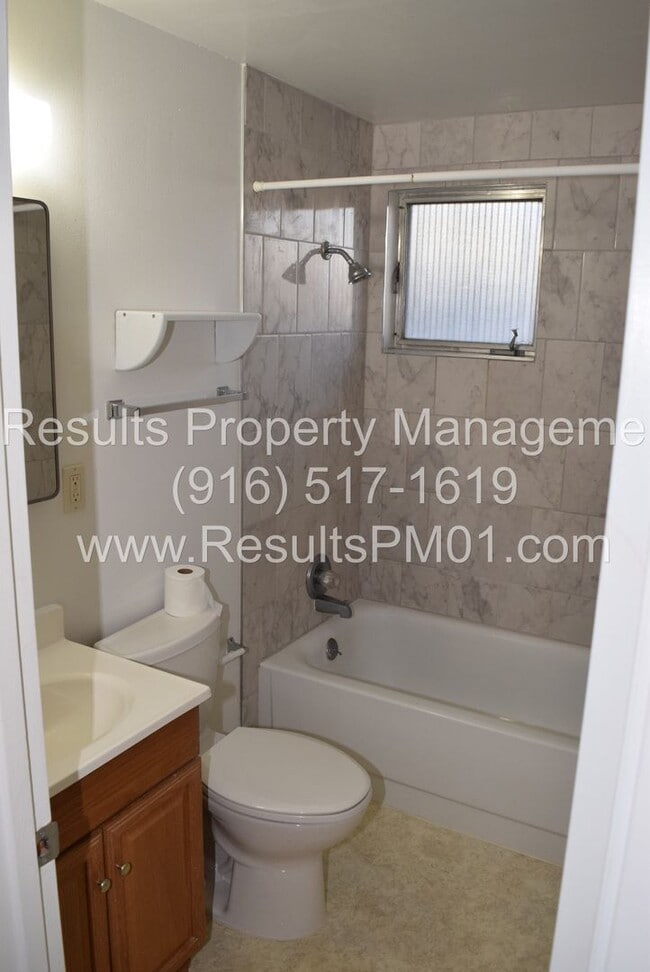 Building Photo - Adorable 3 Bedroom On tree line Street