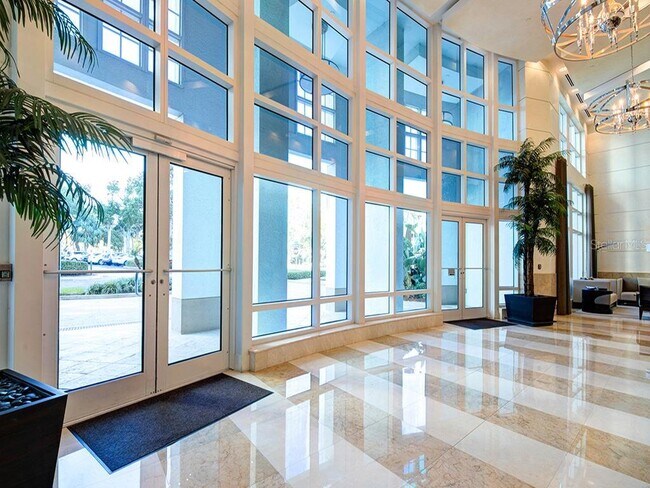 Building Photo - 400 Beach Dr NE