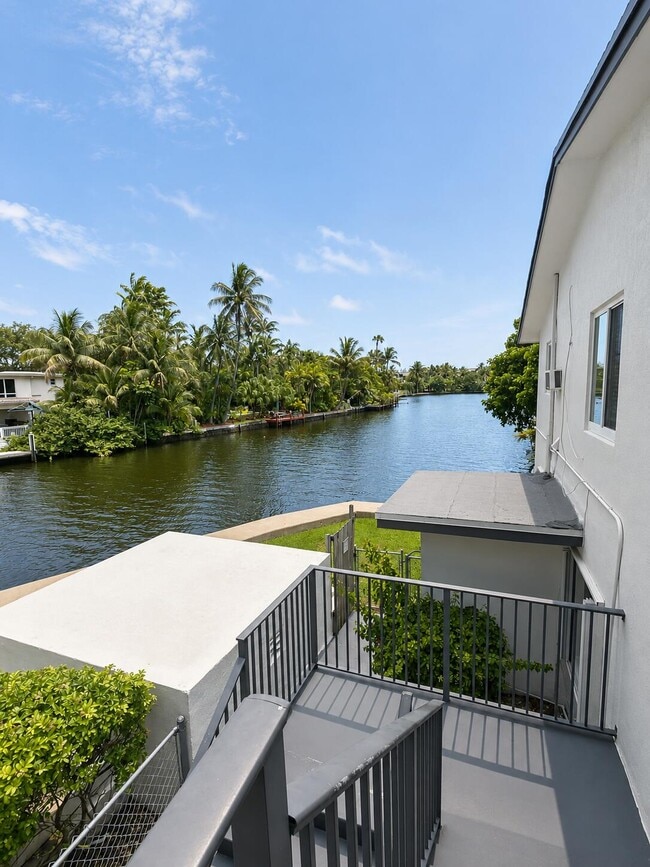 Building Photo - 1814 E Oakland Park Blvd